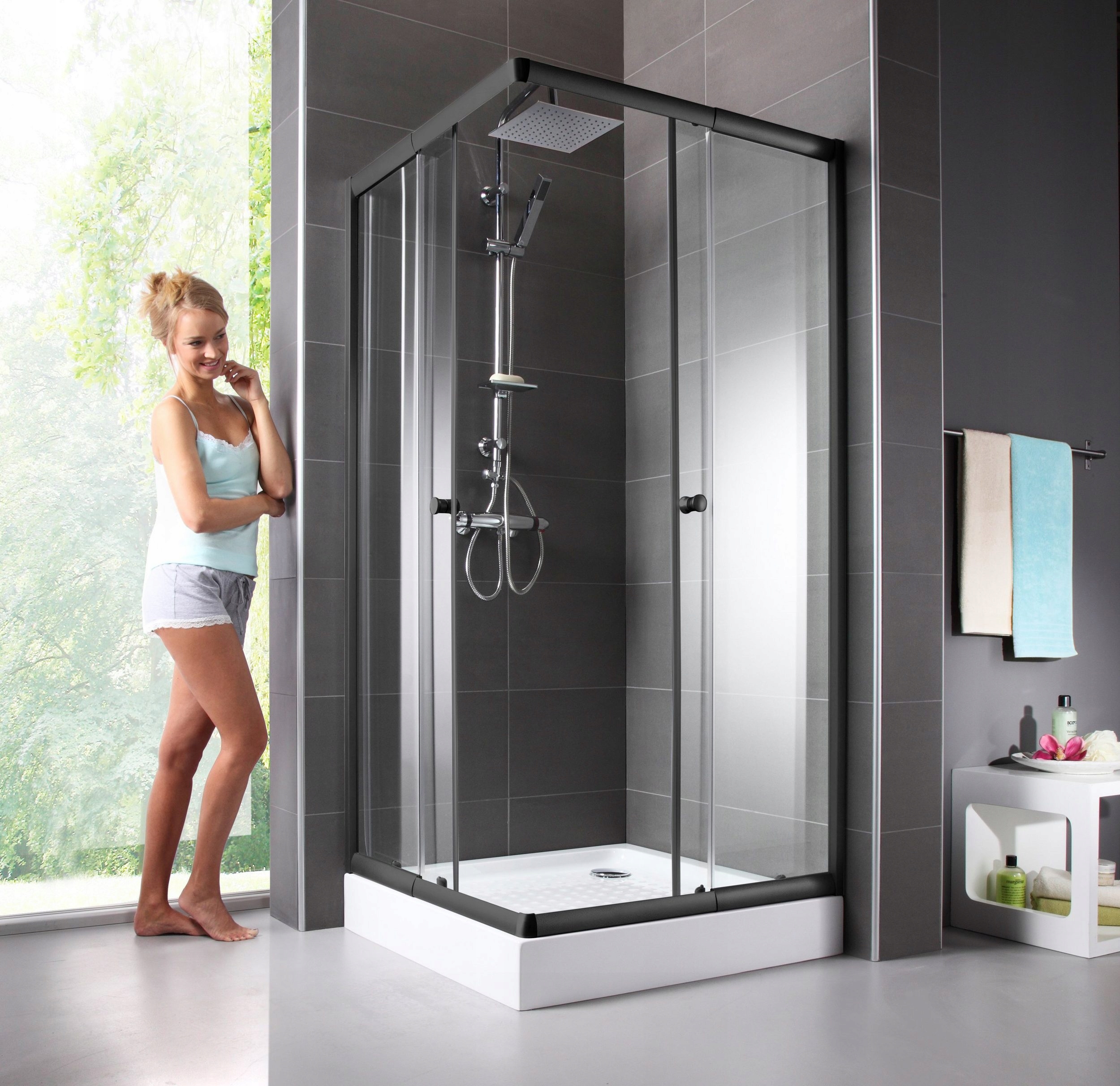 Sprchový kút, kabína - Sprchová kajda s 90 x 90 so sprchovacím podnosom a odtokom