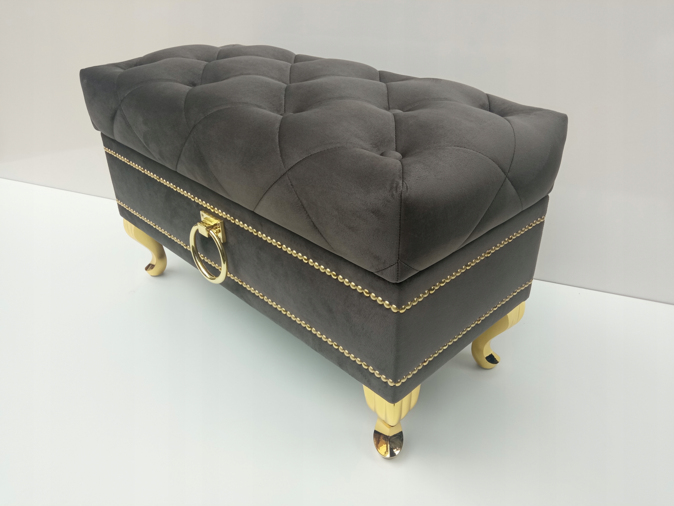 Kôš na bielizeň -  Lavica Pouf Caro Glamour Gold sa otvorila do veľkosti